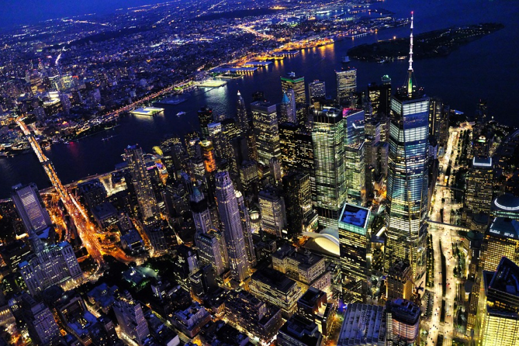 New Yorkban változatlanul alig lassul a fertőzöttek és a halottak számának növekedése