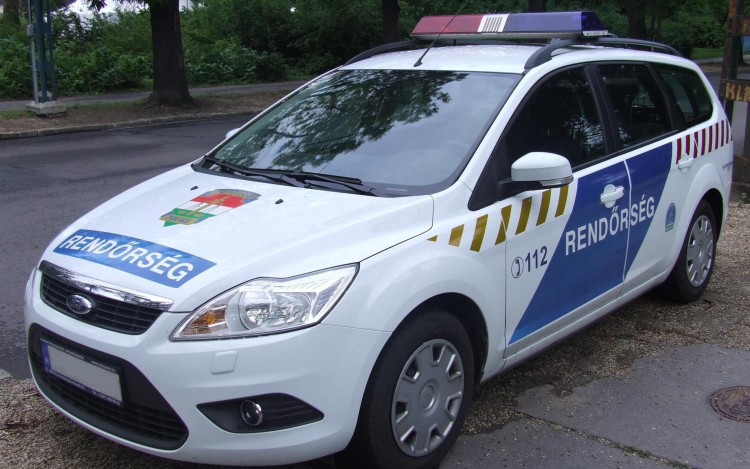 Ikreket hazudott külföldi partnerének egy nő, hogy pénzt csaljon ki tőle